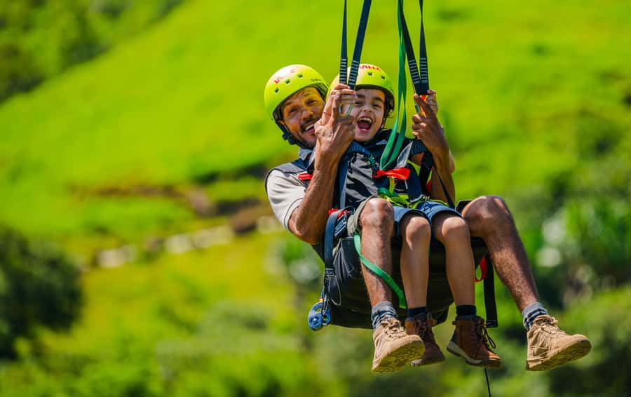 10 Flight Trail - Flying above Vallé Advenature Park