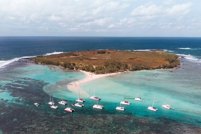 3 North Islands Catamaran Cruise with Lunch & Drinks on island. - Coin de Mire: a close look from the sea