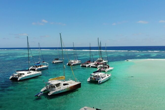 3 North Islands Catamaran Cruise with Lunch & Drinks on island. - Lunch, drinks, music, and the mood on board