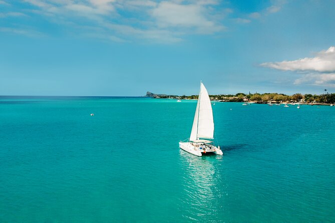 3 North Islands Catamaran Cruise with Lunch & Drinks on island. - Who will enjoy this catamaran most?