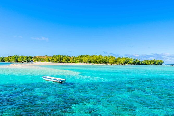 3 North Islands Catamaran Cruise with Lunch & Drinks on island. - Ile Plate and the turquoise lagoon