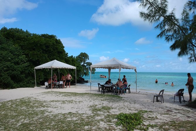 5 island tour all inclusive with Ile aux cerfs and snorkeling - The crew and guiding style
