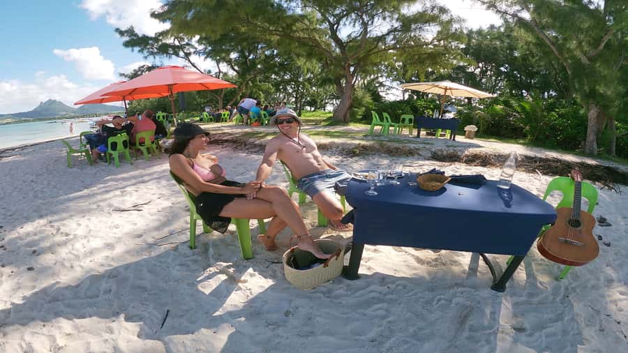 5 Islands All-Inclusive Speedboat w/Snorkeling Sea Turtle - A fast start from Trou d’Eau Douce