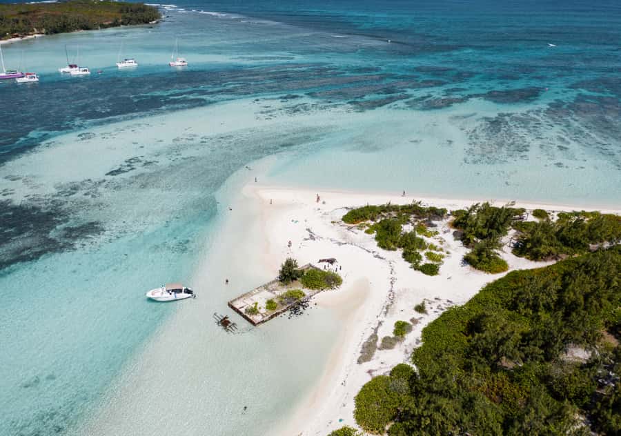 5 Islands Boat Trip, Snorkeling and Lunch on Ile aux Cerfs - What this five-island day is really like