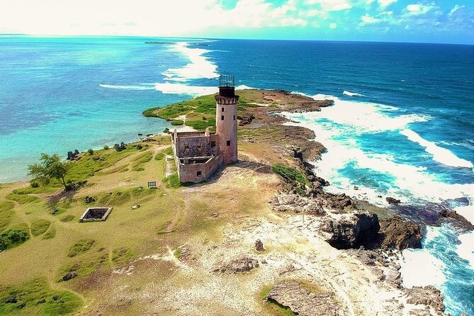 5 Islands Private Speedboat with Snorkeling Lunch and Drinks - Île de la Passe and old coastal defenses