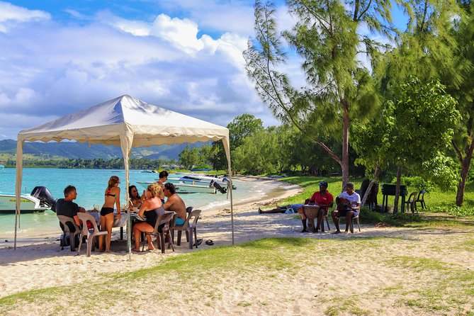 5 Islands Speedboat Cruise incl. Snorkeling in Blue Bay + Lunch at Ile aux Cerfs - Why this speedboat trip covers so much of Mauritius