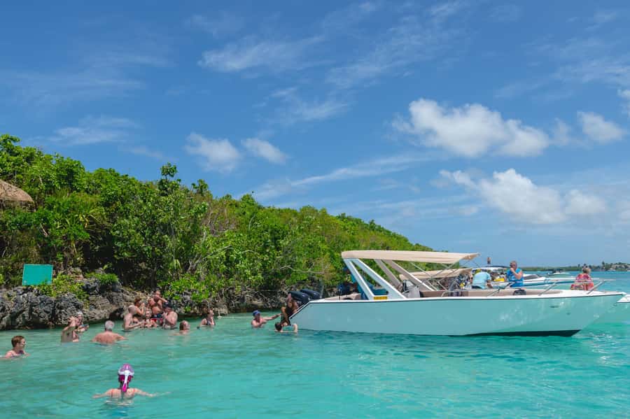 5 Islands Speedboat Cruise, Snorkeling + Lunch & Open Bar - Ile aux Cerfs: Beach Time, Lunch, and an Open Bar