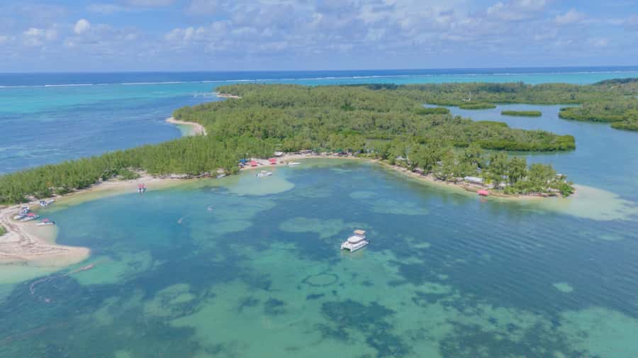 5 Islands Speedboat Cruise, Snorkeling + Lunch & Open Bar - What the $100 Price Covers
