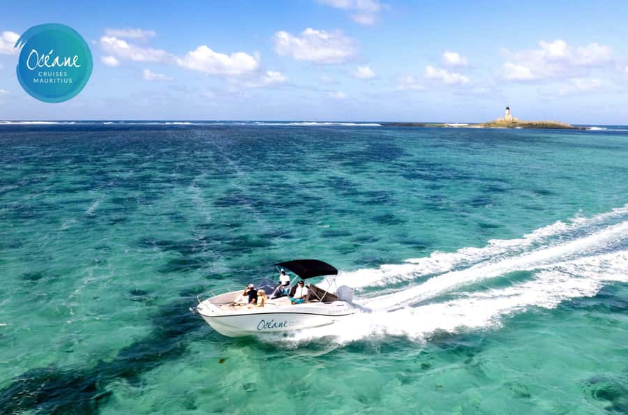 5 islands tour: New Private OCÉANE Speedboat - Lighthouse stops at Ile aux Phares and Îlot Flamants