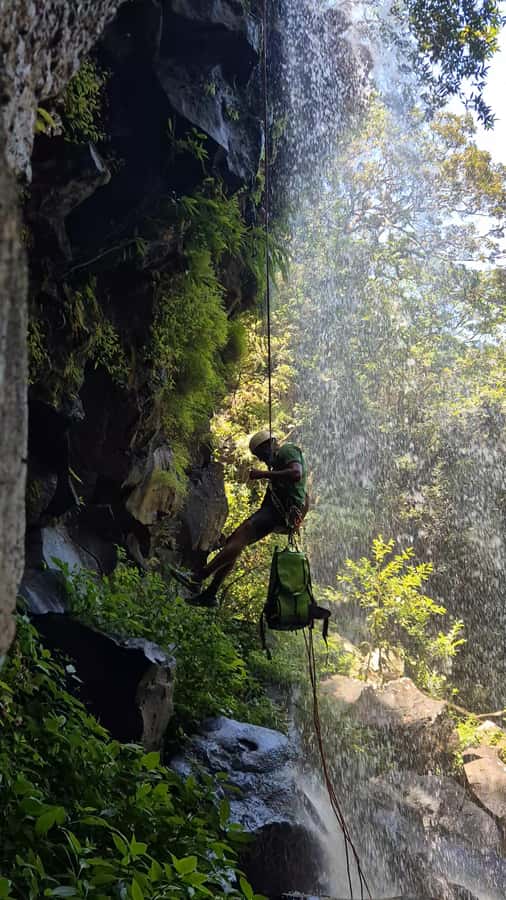 Abseiling/Canyoning - Abseiling from 10 to 25 meters