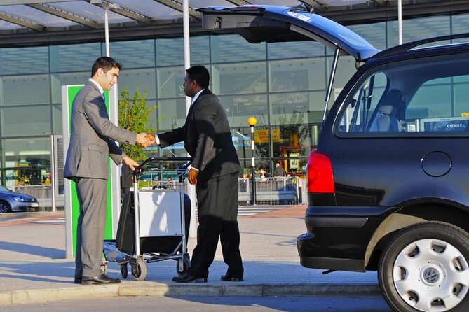 Airport & Hotel Transfers: Private with WIFI Facilities - A smoother arrival at Mauritius airport