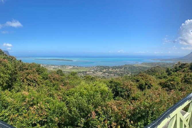 All Inclusive Full Day Tour: Chamarel Rhumrie,7-Coloured & Lunch - Lunch and the dramatic coast at Gris Gris Beach