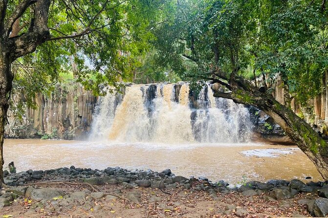All Inclusive Full Day Tour: Chamarel Rhumrie,7-Coloured & Lunch - Rhumerie de Chamarel and the included rum tasting