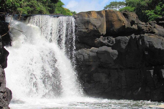All inclusive SPEEDBOAT FULL DAY to ILE AUX CERF & GRSE WATERFALL - Why the speedboat promise needs a weather warning