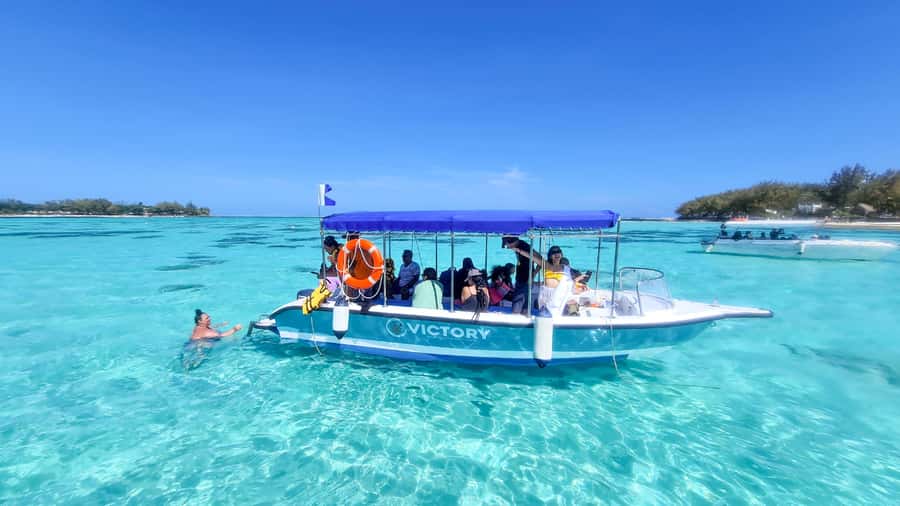 Blue Bay: Blue Bay Glass Bottom Boat Visit and Snorkeling - Forty-five minutes among fish in Blue Bay