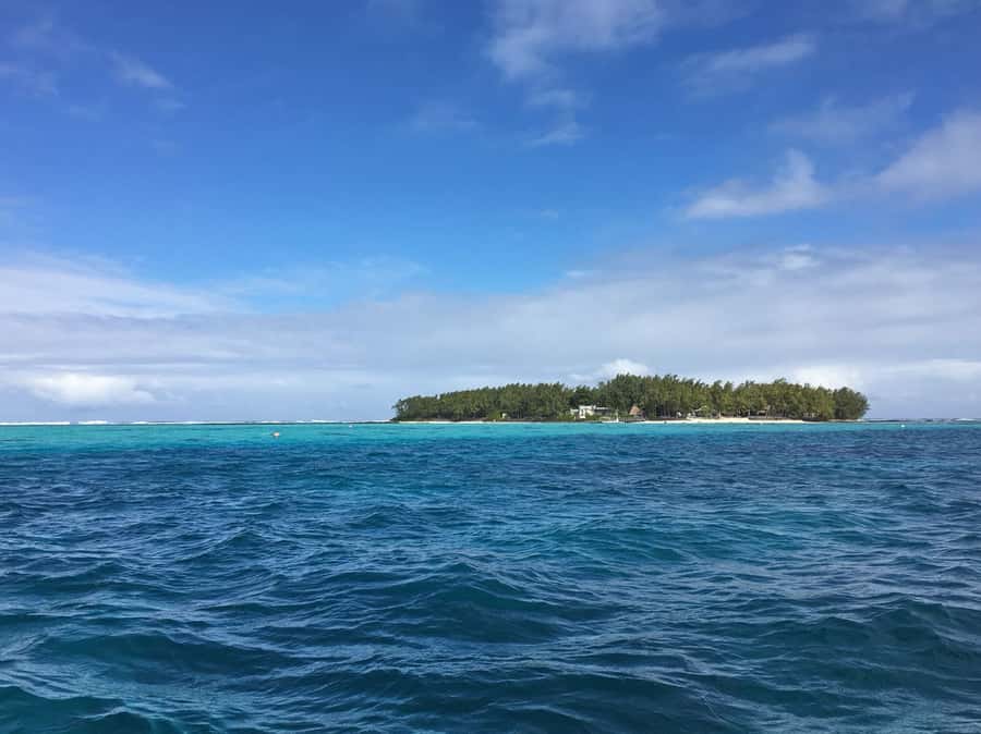 Blue Bay: Half-Day Snorkeling Trip with Creole Picnic Lunch - The Ile des deux Cocos picnic break