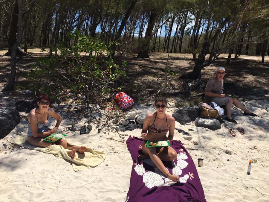 Blue Bay: Half-Day Snorkeling Trip with Creole Picnic Lunch - A second swim with coral and fish