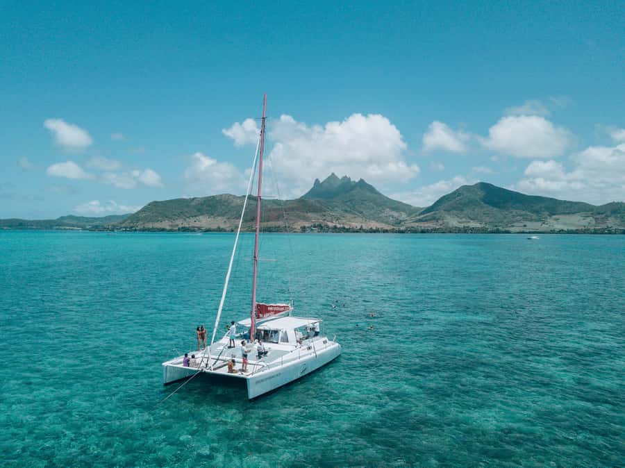 Catamaran cruise to Ile aux Cerfs from Pointe Jerome - Sailing back to Pointe Jerome