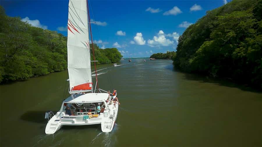 Catamaran cruise to Ile aux Cerfs from Pointe Jerome - The 11:00 lagoon stop for swimming and snorkeling