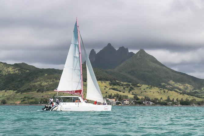 Catamaran cruise to Ile aux cerfs with bbq lunch - Snorkeling in the lagoon