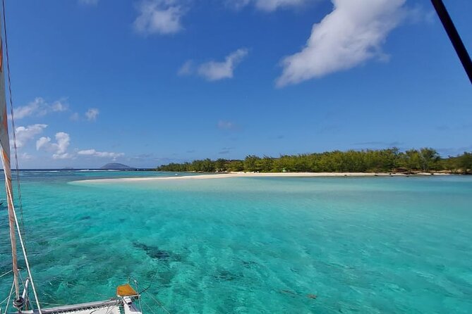 Catamaran Full-Day 3 island Northern Isles Cruise in Grand Baie - Barbecue lunch served on board