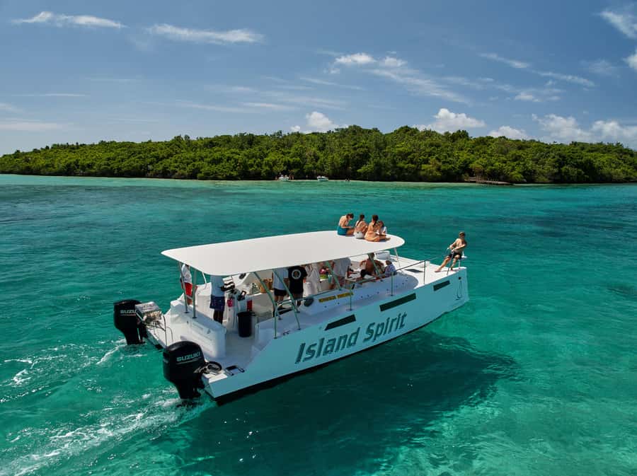 Catamaran Mauritius: South East 5 Islands Catamaran Cruises - Why the southeast coast makes a good cruise setting