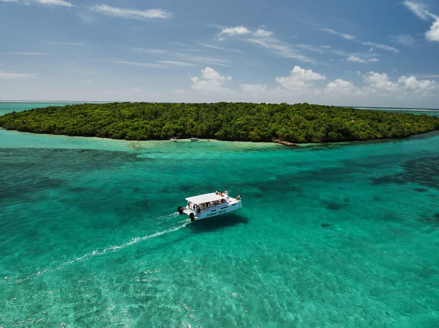 Catamaran Mauritius: South East 5 Islands Catamaran Cruises - Île aux Cerfs and the BBQ lunch