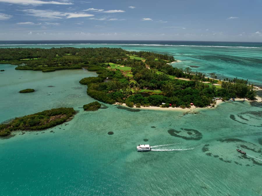 Catamaran Mauritius: South East 5 Islands Catamaran Cruises - The lighthouse at Île au Phare