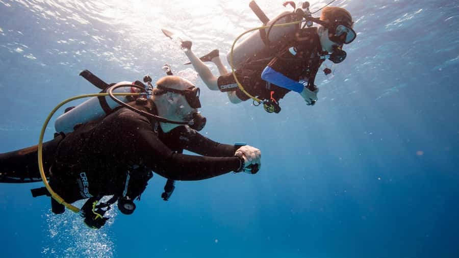 DISCOVER SCUBA DIVING IN LEMORNE with EasydiveMauritius - Starting at Lux Le Morne with a calm introduction