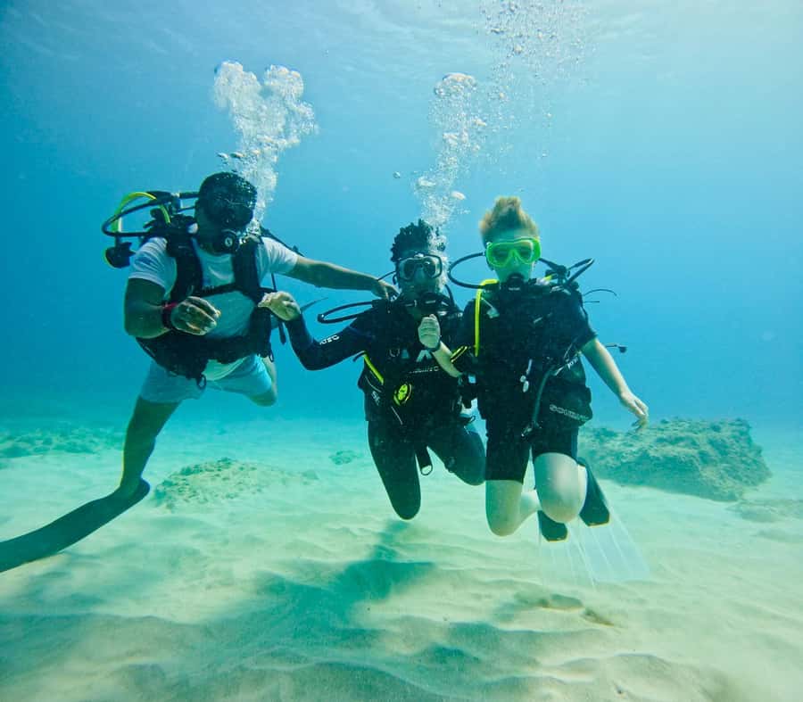DISCOVER SCUBA DIVING IN LEMORNE with EasydiveMauritius - From the pool to the boat