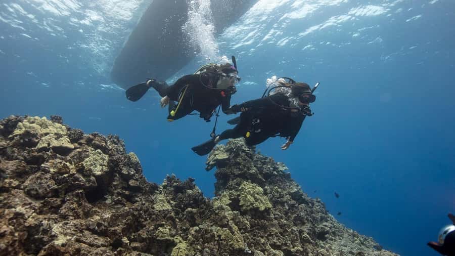 DISCOVER SCUBA DIVING IN LEMORNE with EasydiveMauritius - The pool session: your first breath underwater