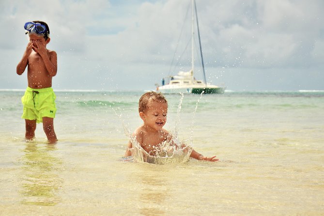 EAST Shared Cruise : OCÉANE Full day catamaran to Ile aux Cerfs - Ile aux Cerfs, with enough time to slow down