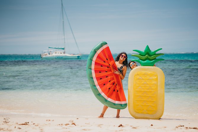 EAST Shared Cruise : OCÉANE Full day catamaran to Ile aux Cerfs - Safety, service, and the shared-boat tradeoff
