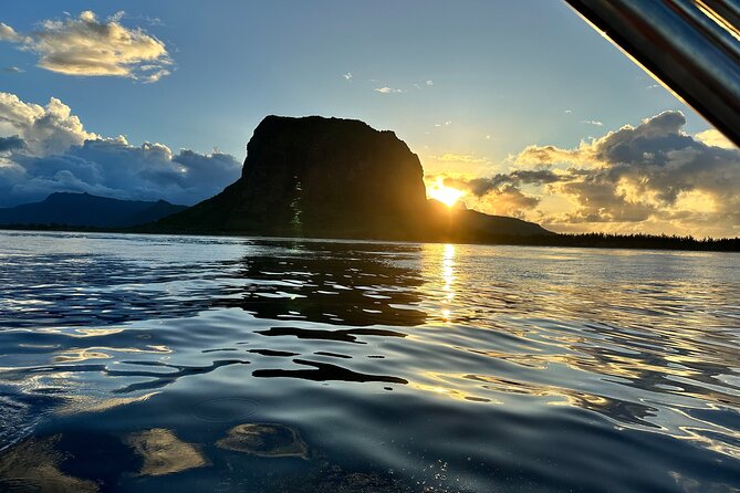 Eco-friendly Dolphin Watching Tour in Mauritius - Who will get the most from this boat trip