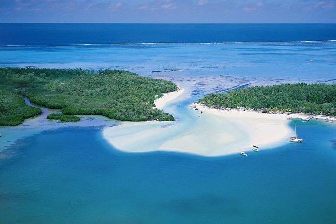Full-Day At Ile Aux Cerf: Speed Boat, GRSE, Lunch On A Private Island & Transfer - Grand River South East Waterfalls by boat