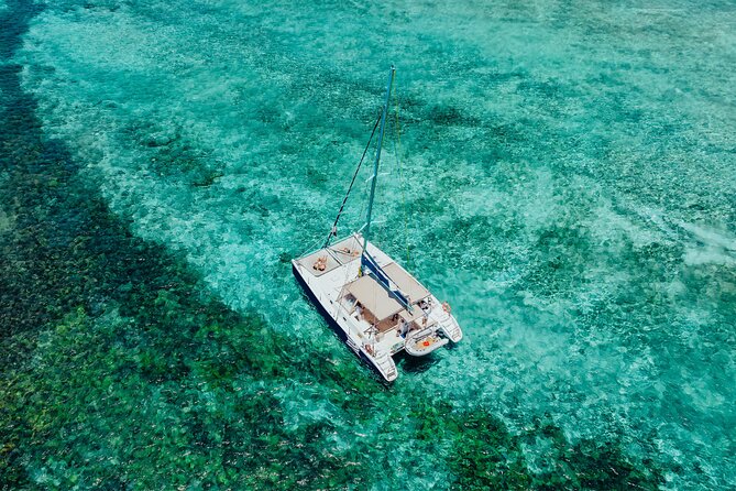 Full Day Catamaran Cruise - North Ilot Gabriel (sharing) - Three hours on the white sands of Île aux Gabriel