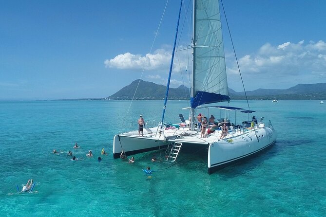 Full Day Catamaran Cruise on shared basis to Bénitiers Island - Snorkeling in the lagoon