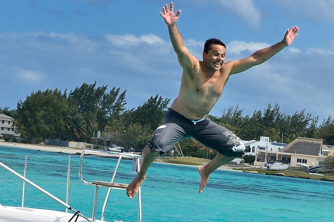 Full-Day Catamaran Cruise to Île aux Cerfs with BBQ Lunch - Booking, Weather, and Cancellation Details