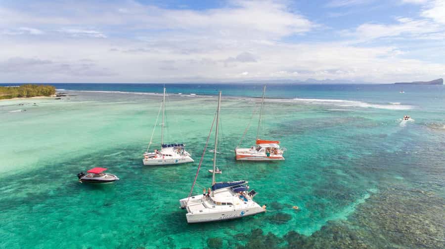 Full Day Catamaran Luxury Cruise to Northern Islands w Lunch - The return stop at Coin de Mire