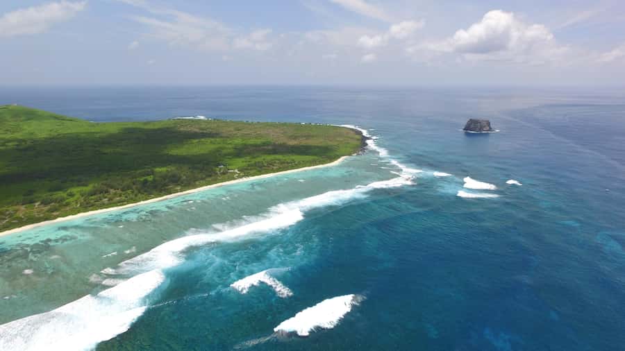 Full Day Catamaran Luxury Cruise to Northern Islands w Lunch - Who should choose this northern-island cruise