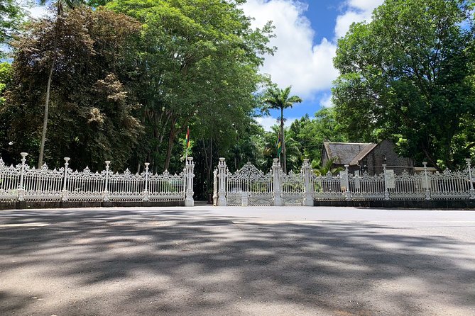 Full Day Private custom Tour with Drive-Guide in Mauritius - Who should book this private tour
