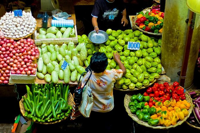 Full-day Private Mauritius Shopping Tour: including a Visit to the Capital City - China Town and Champ de Mars from the vehicle