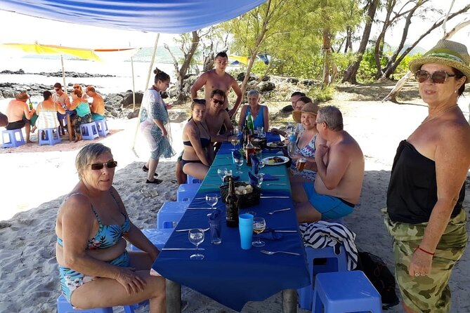 Full Day Shared Speed Boat in Ile Aux Cerfs Lunch & Transfer incl - Why the speedboat ride is more than a transfer