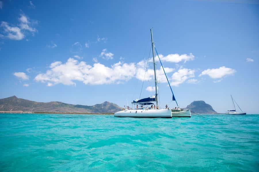 Grand Baie: Catamaran 3 Islands Cruise & Lunch on the Island - Ilot Gabriel, a short taste of island life
