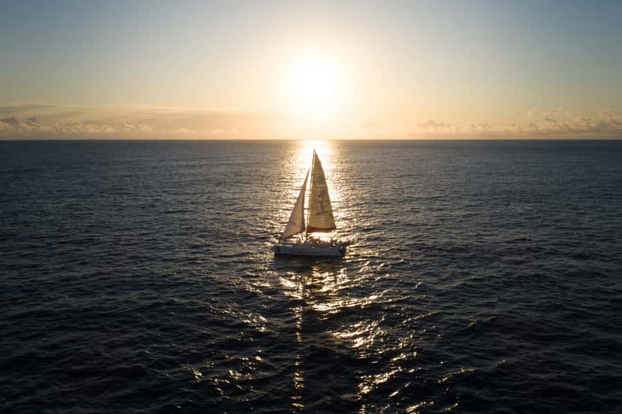 Grand Baie: Private 4-Hour Premium Sunset and Dinner Cruise - Drinks, Tropical Snacks, and Music at Sea