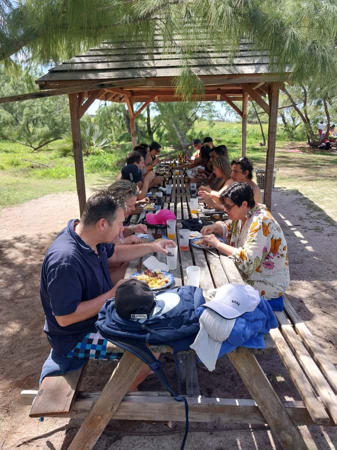 Grand Bay: Catamaran Cruise to Flat Island with BBQ Lunch - How crowded and lively is the catamaran?
