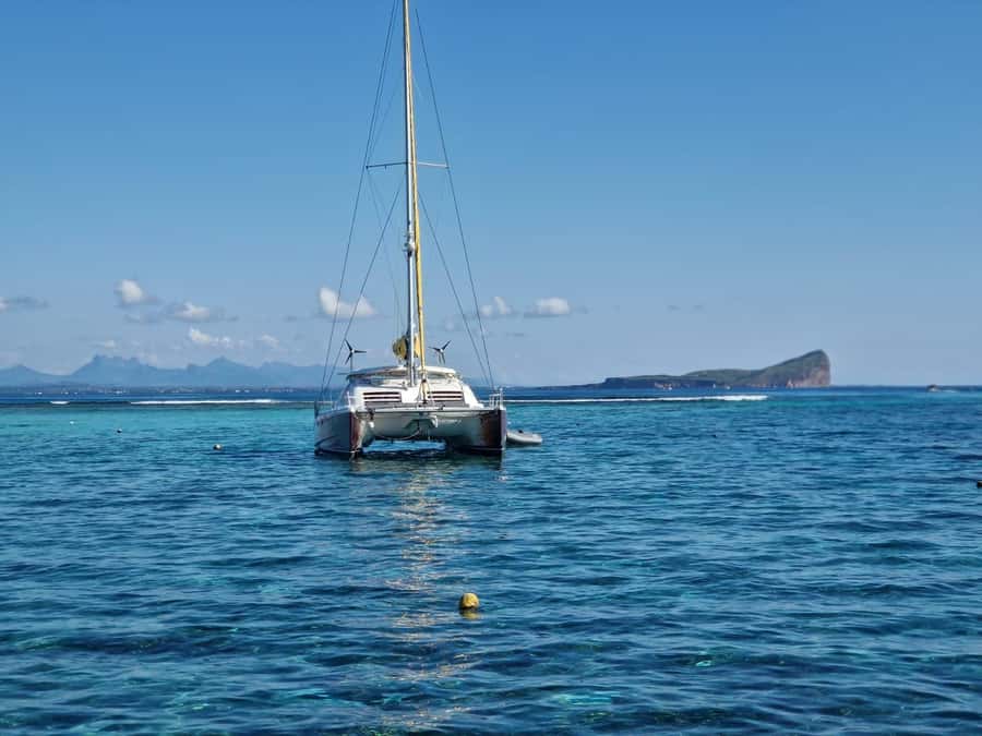 Grand Bay: Catamaran Cruise to Flat Island with BBQ Lunch - The seven-hour route to Île Plate