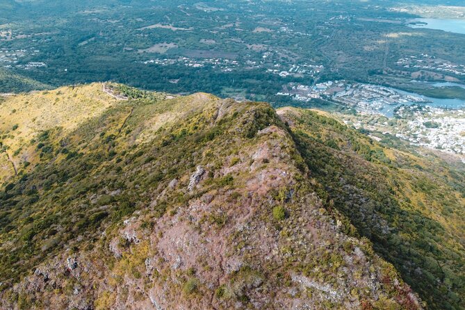 Hiking La Tourelle Mountain in Mauritius - Rope sections and landslides