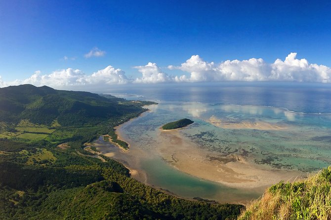 Hiking Le Morne Brabant - The upper section: where a hike becomes a scramble