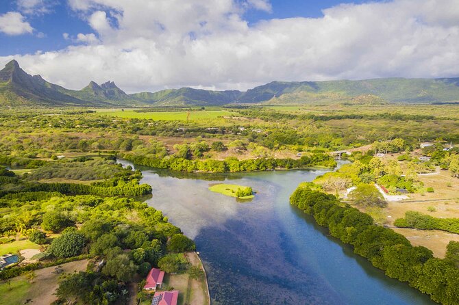 Hiking the Black River Gorges: Full-day with Lunch and Transfer - Picnic lunch beside the river